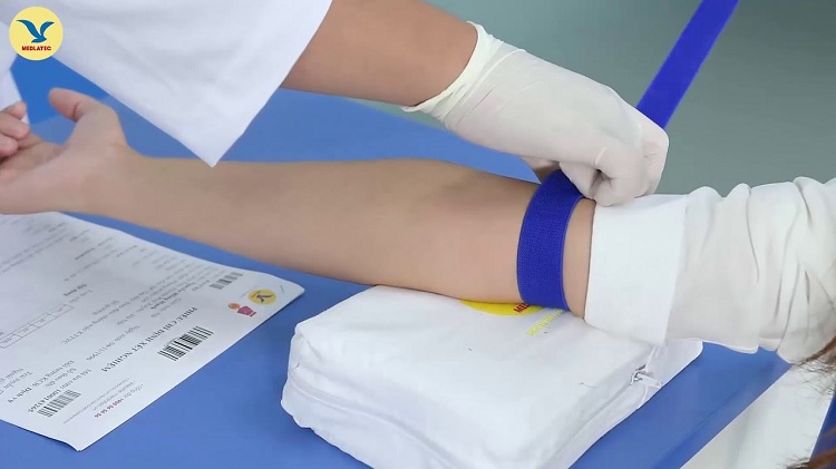 Lấy máu xét nghiệm đơn giản, nhanh chóng tại MEDLATEC. 